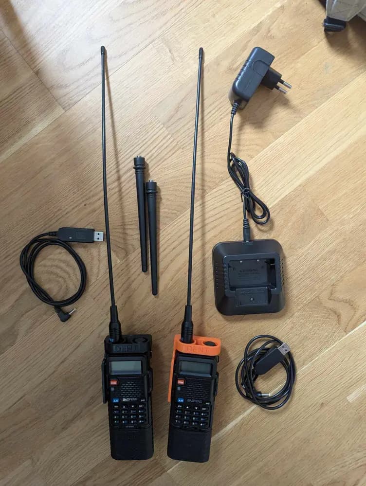 Produktbild för 2x Baofeng UV5R (8W) förprogrammerad med tillbehör