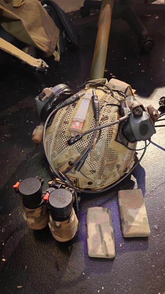 Produktbild för Hjälm med AN PVS-5 intressekoll